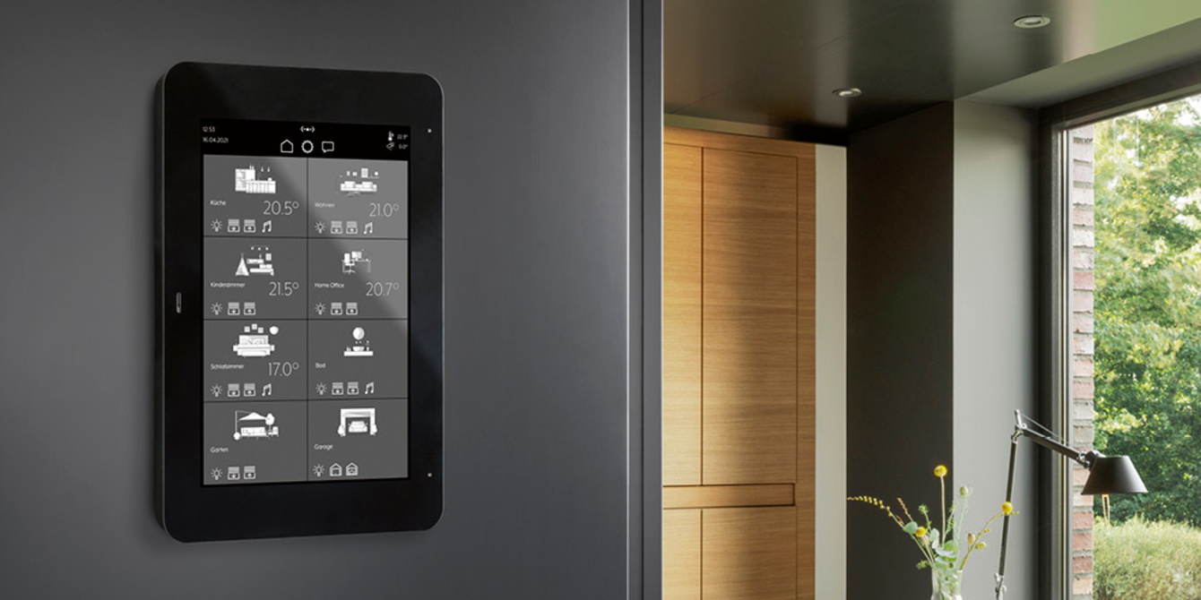 JUNG Smart Panel 8 bei Elektrotechnik Forster in Titting