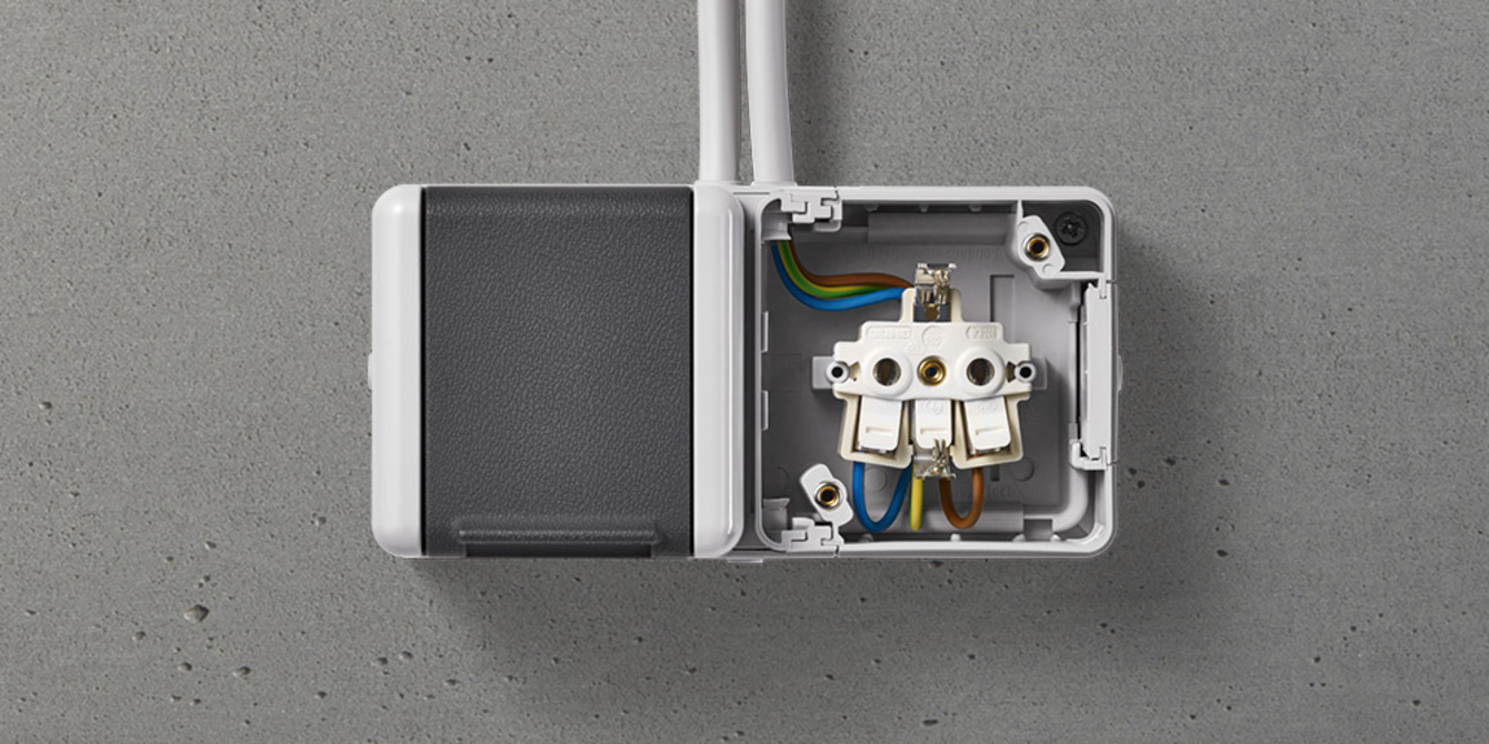 Doppelsteckdose mit Trennsteg bei Elektrotechnik Forster in Titting